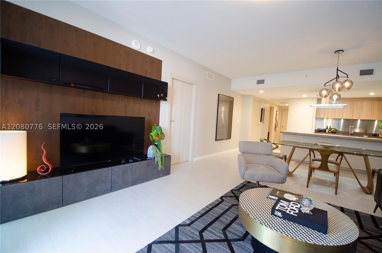 1000 Brickell Plz #4207, Miami FL 33131