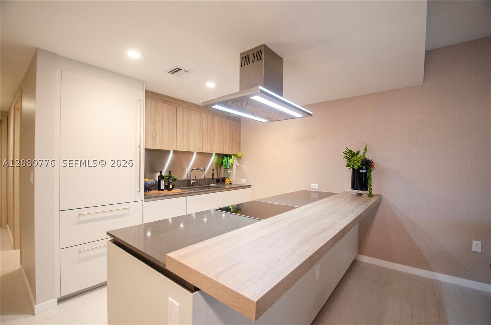 1000 Brickell Plz #4207, Miami FL 33131