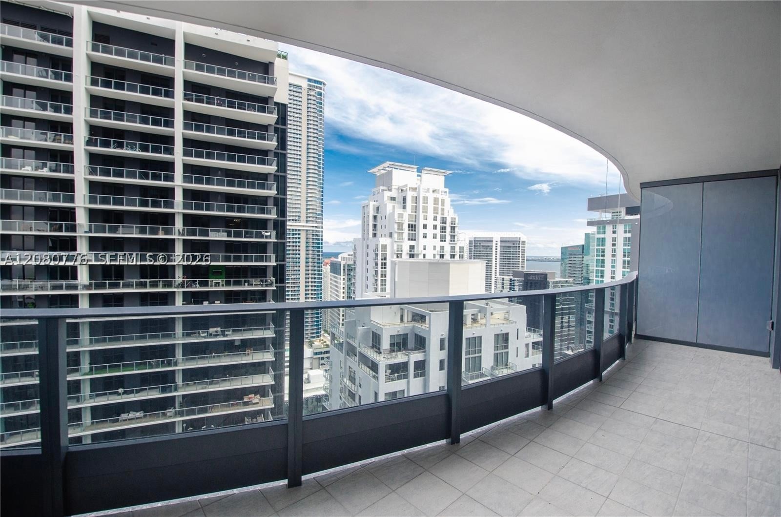 1000 Brickell Plz #4207, Miami FL 33131