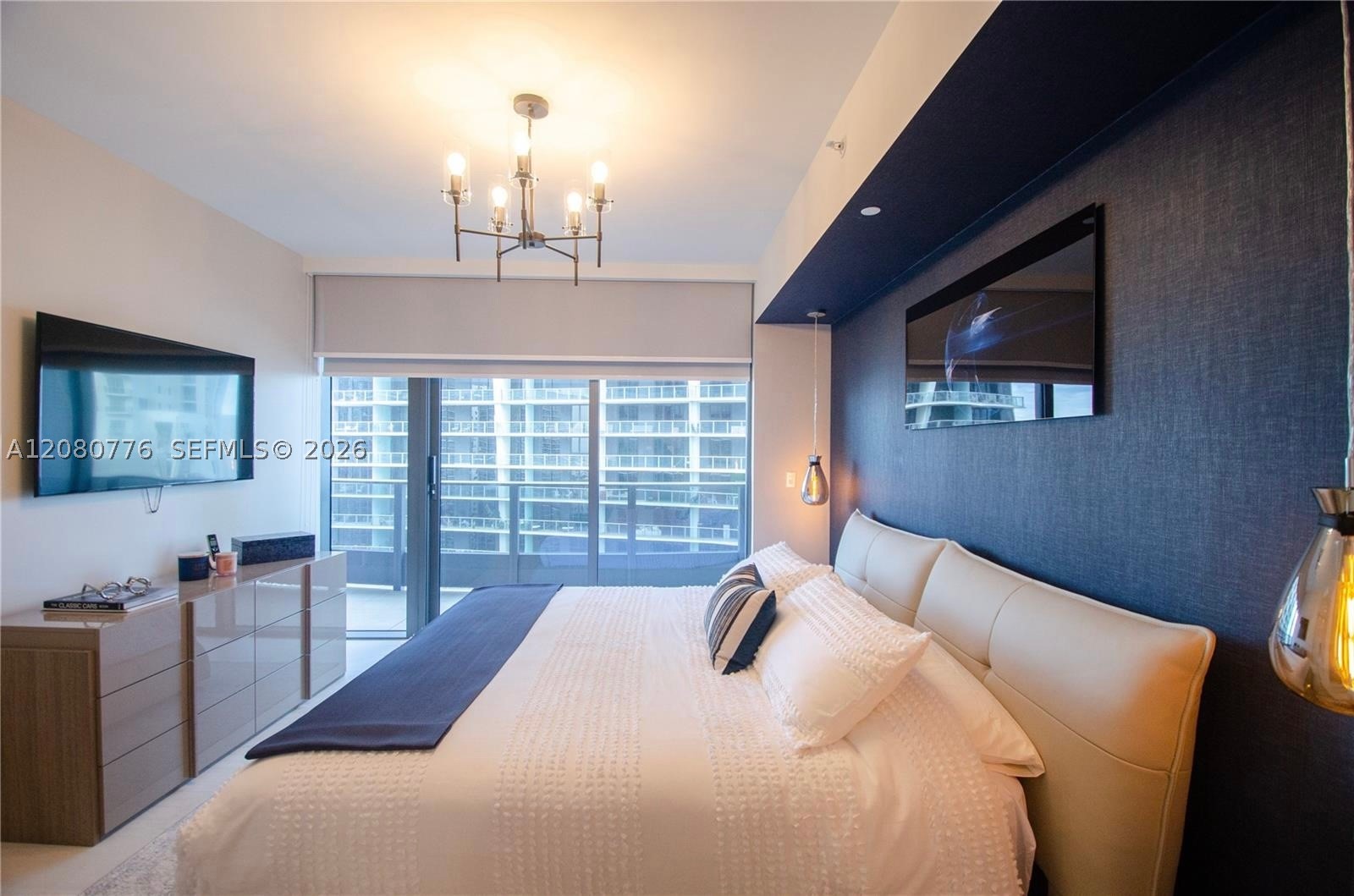 1000 Brickell Plz #4207, Miami FL 33131