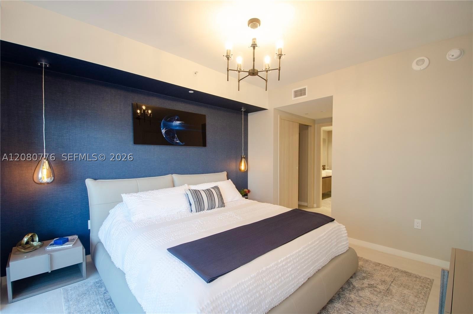 1000 Brickell Plz #4207, Miami FL 33131