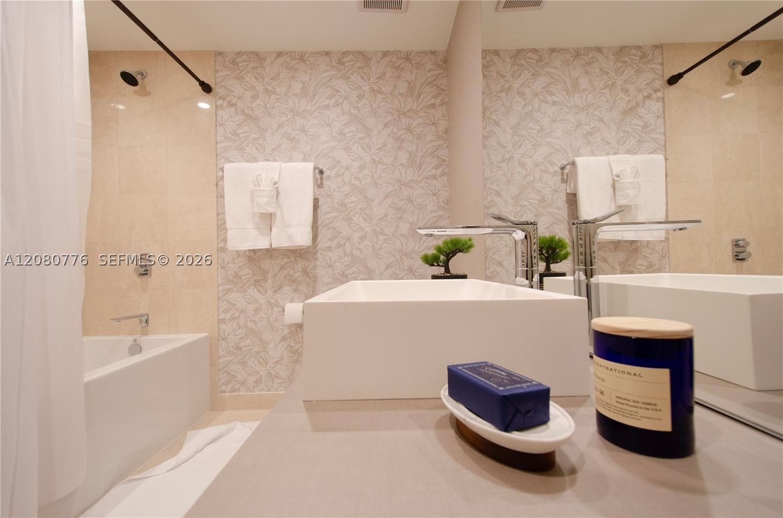 1000 Brickell Plz #4207, Miami FL 33131