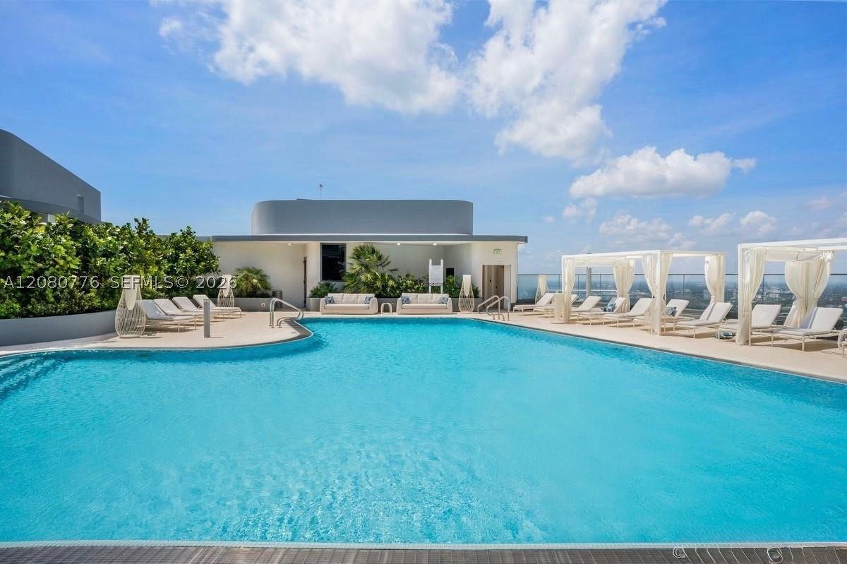 1000 Brickell Plz #4207, Miami FL 33131