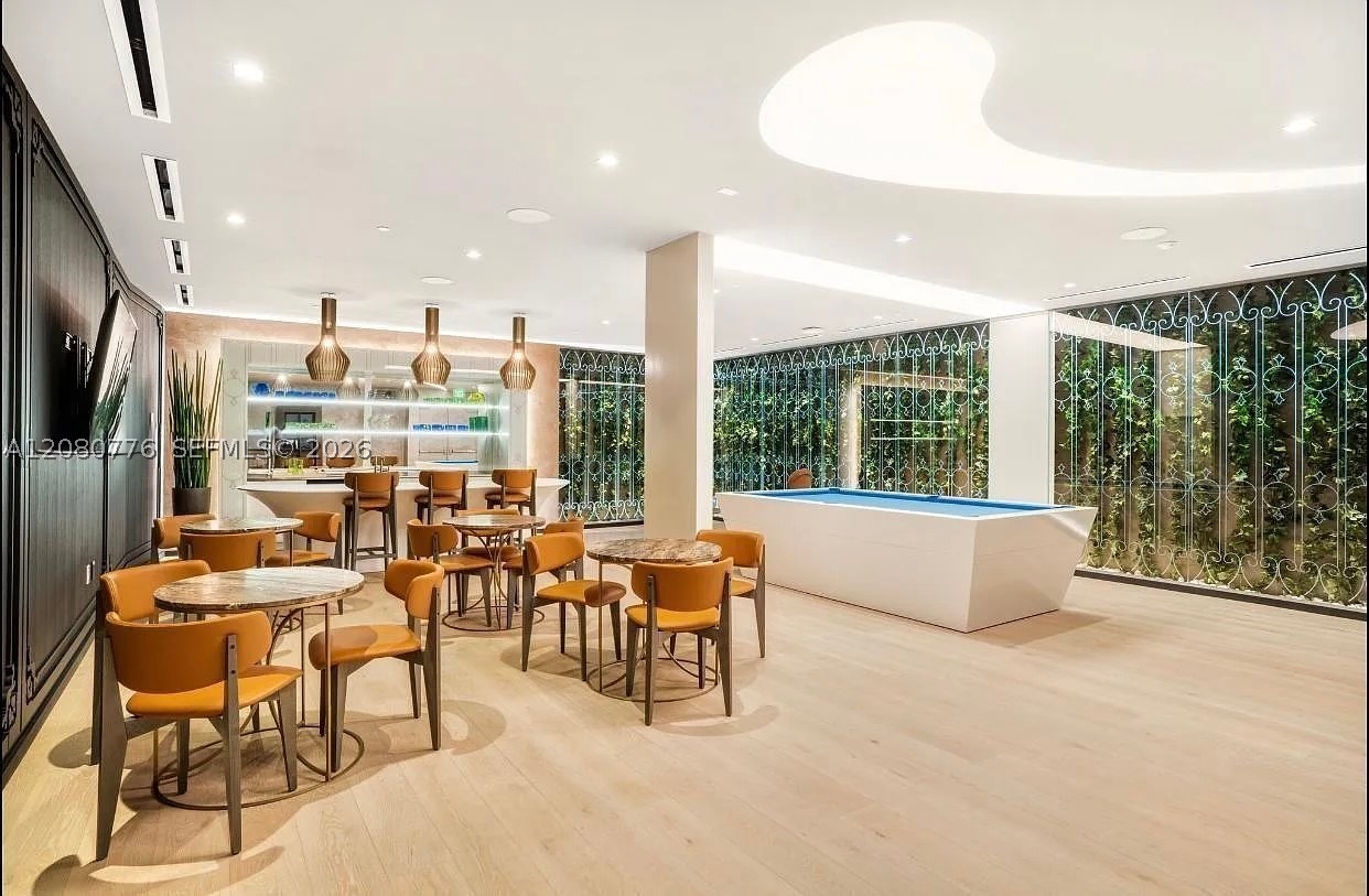 1000 Brickell Plz #4207, Miami FL 33131