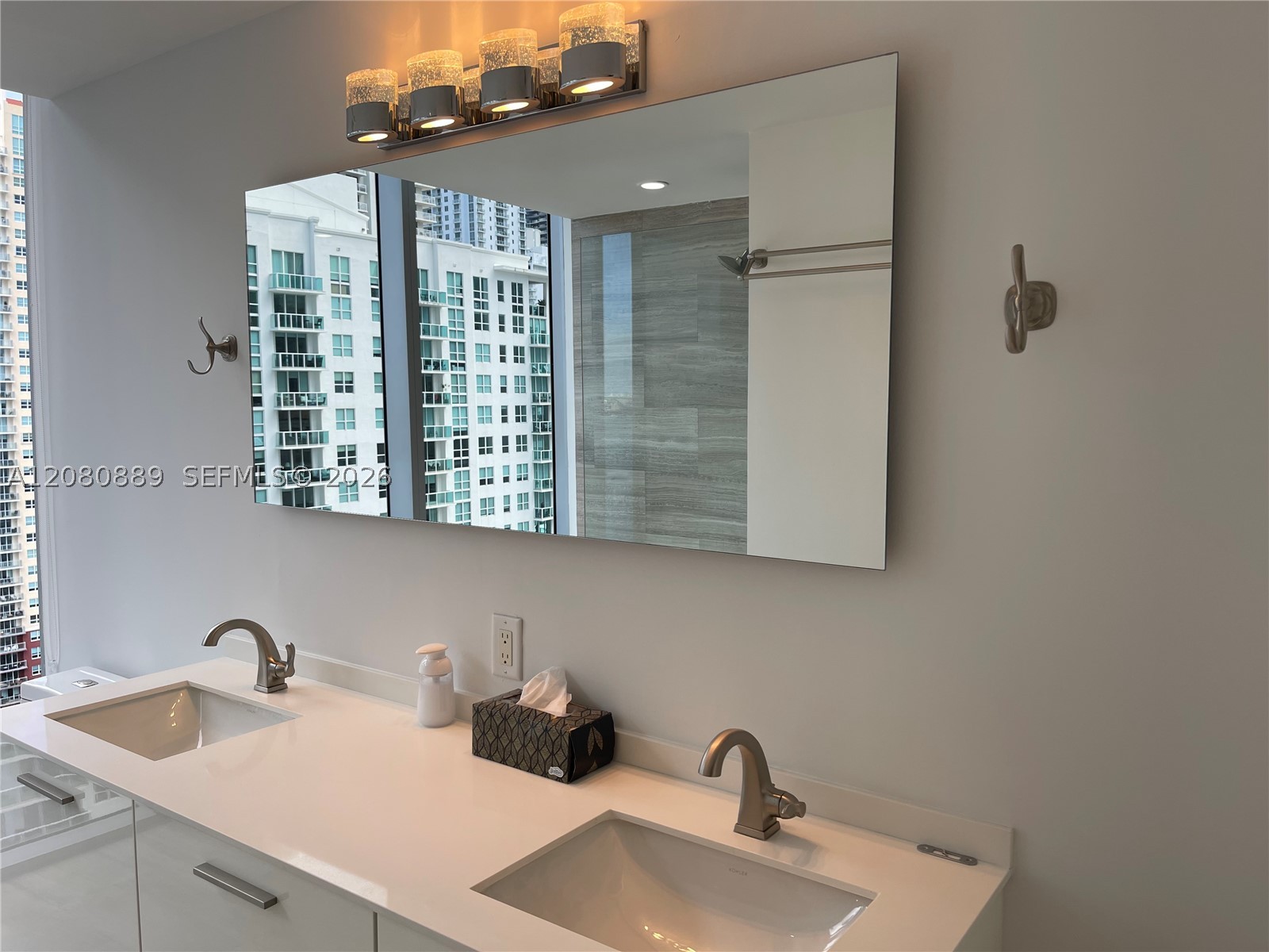 1300 Brickell Bay Dr #2010, Miami FL 33131