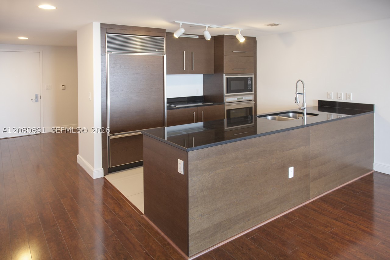 475 Brickell Ave #3507, Miami FL 33131