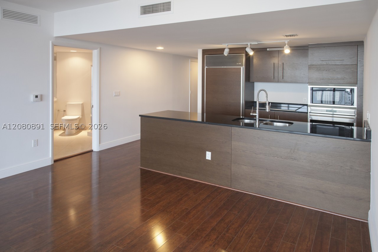 475 Brickell Ave #3507, Miami FL 33131