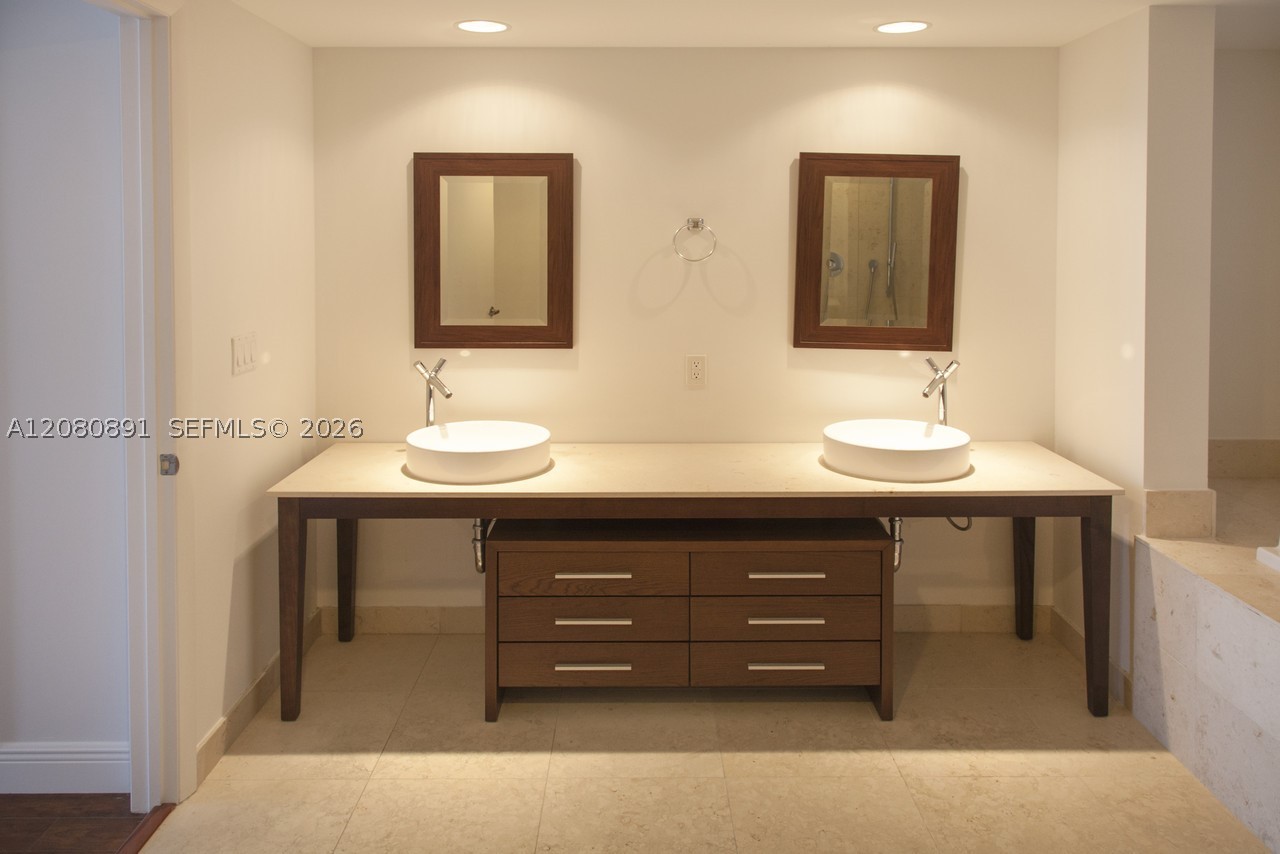 475 Brickell Ave #3507, Miami FL 33131