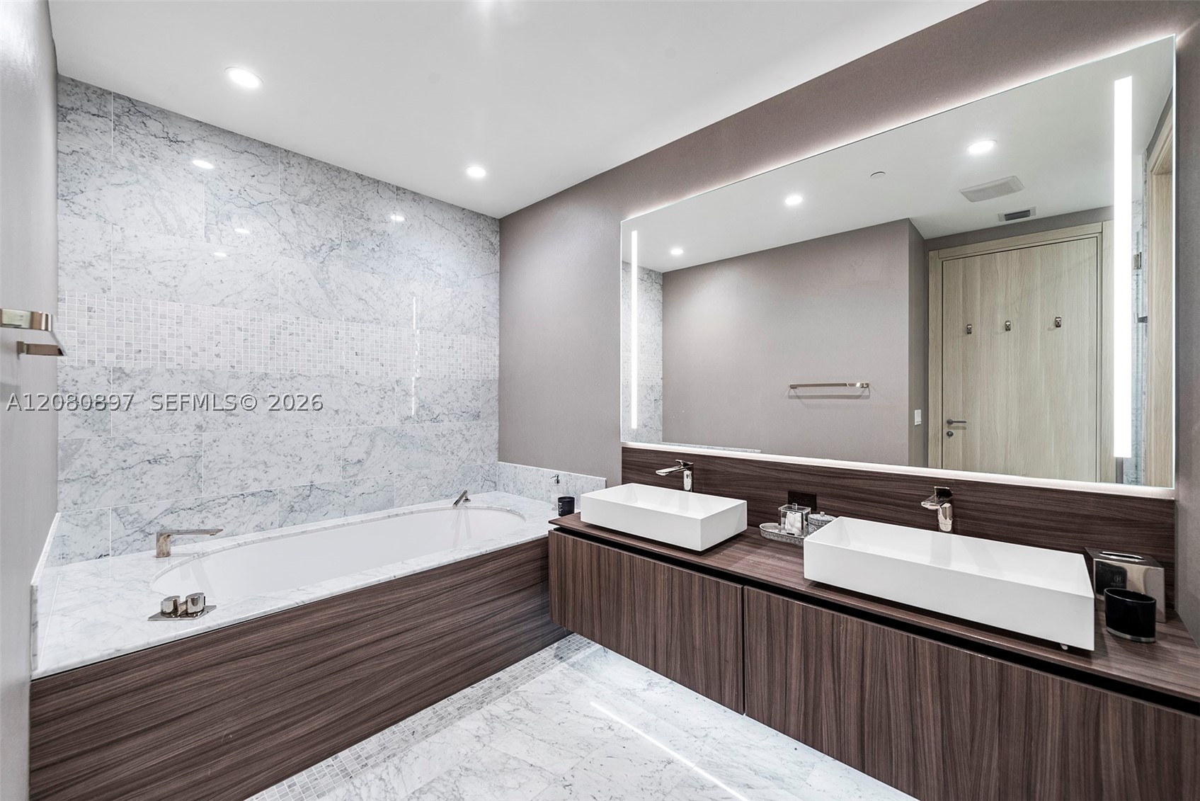 1000 Brickell Plz #PH5307, Miami FL 33131