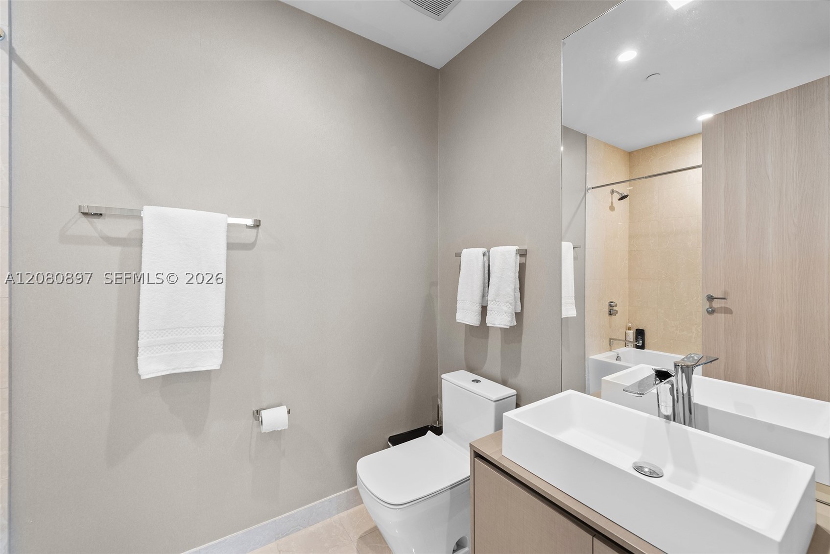 1000 Brickell Plz #PH5307, Miami FL 33131