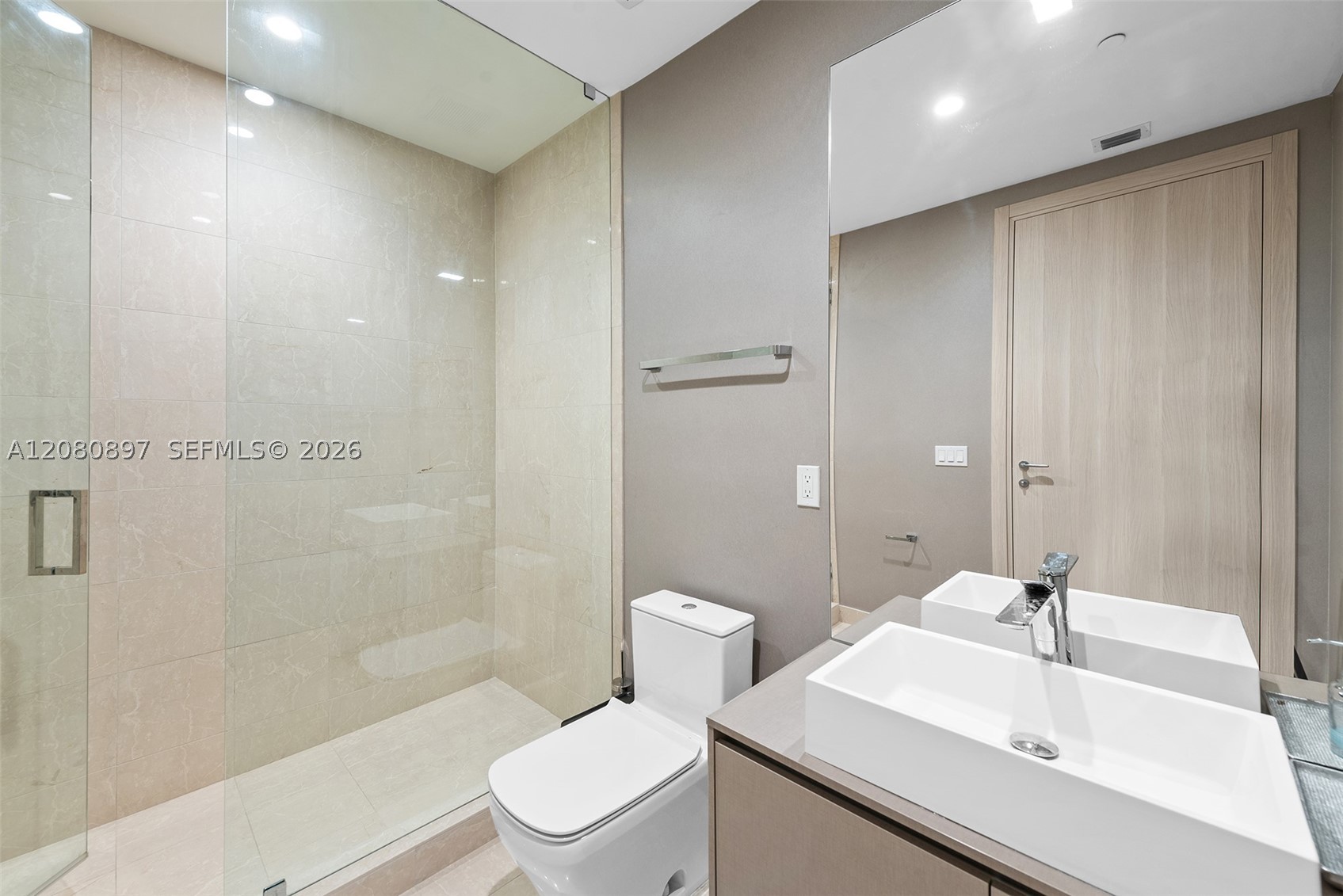 1000 Brickell Plz #PH5307, Miami FL 33131