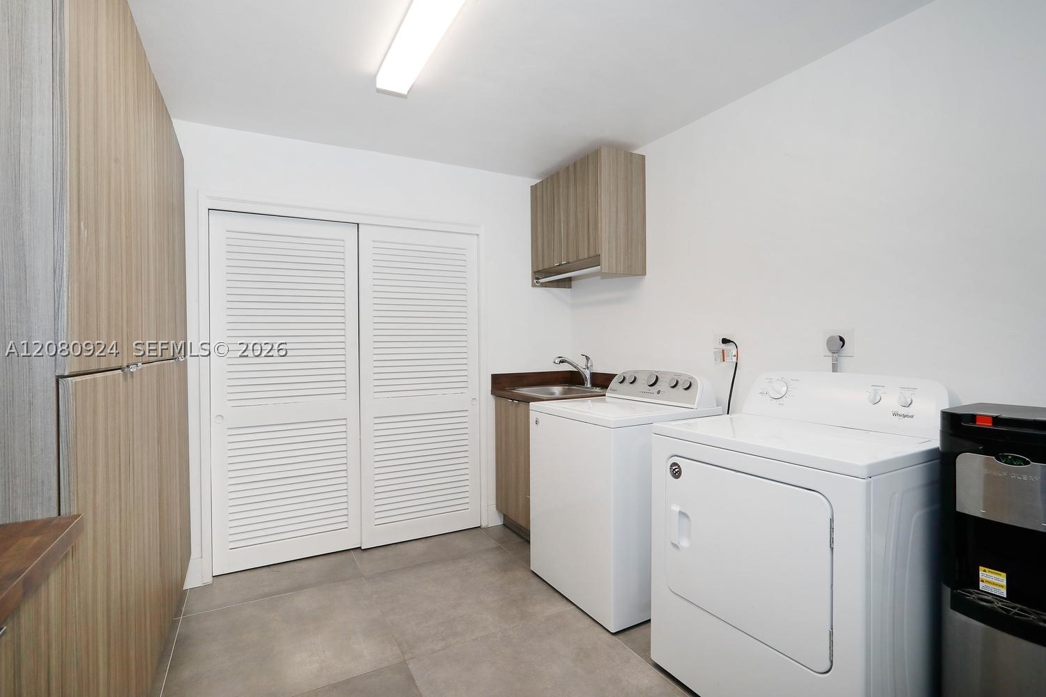 6121 SW 104th St, Pinecrest FL 33156