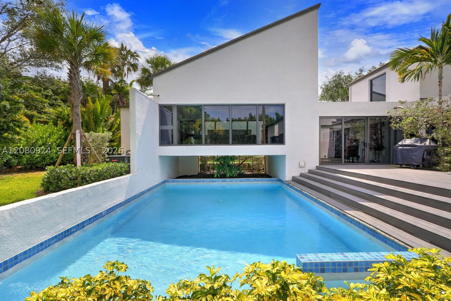 6121 SW 104th St, Pinecrest FL 33156