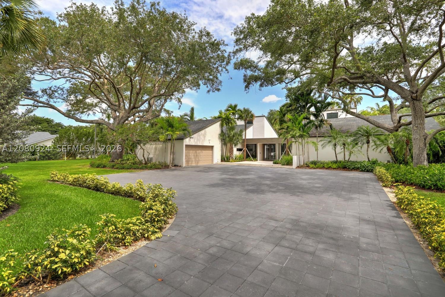 6121 SW 104th St, Pinecrest FL 33156