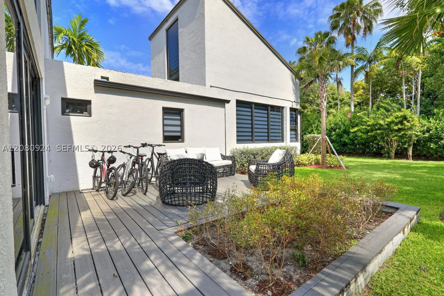 6121 SW 104th St, Pinecrest FL 33156