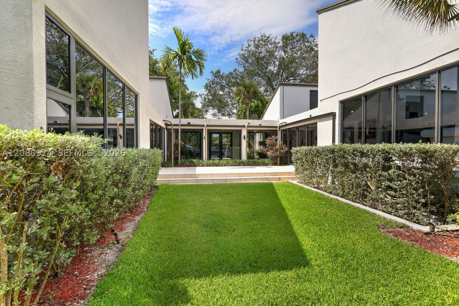 6121 SW 104th St, Pinecrest FL 33156