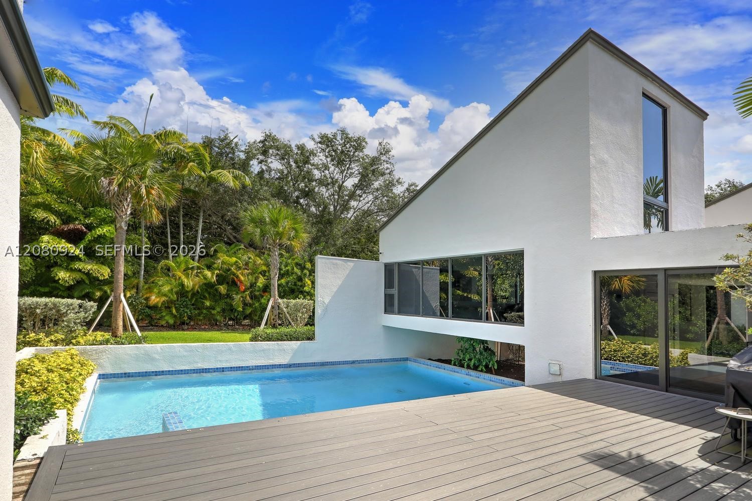 6121 SW 104th St, Pinecrest FL 33156
