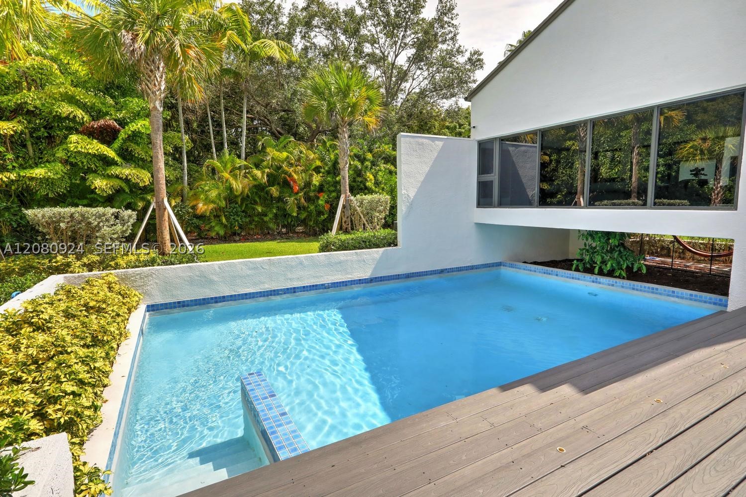 6121 SW 104th St, Pinecrest FL 33156