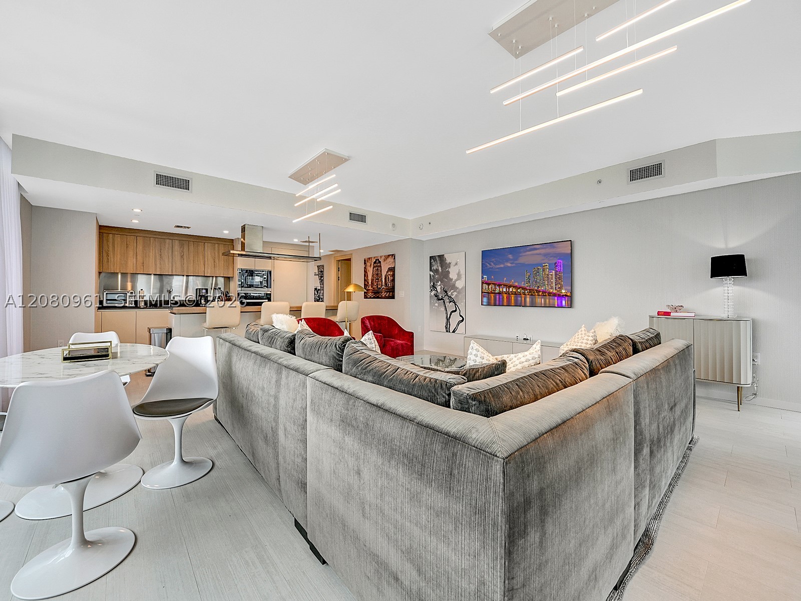 1000 Brickell Plz #3402, Miami FL 33131