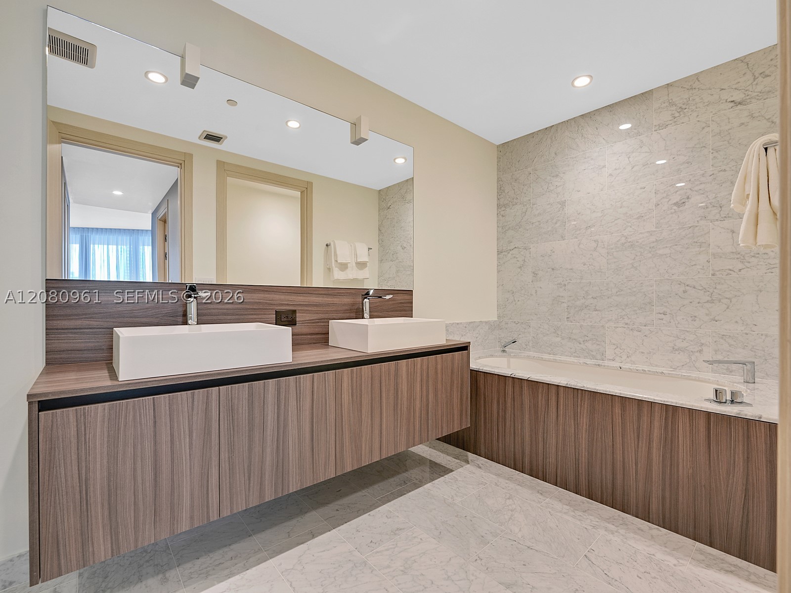 1000 Brickell Plz #3402, Miami FL 33131
