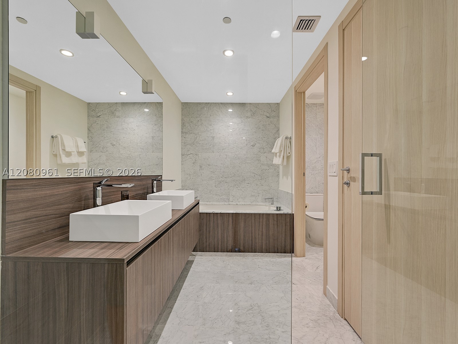 1000 Brickell Plz #3402, Miami FL 33131