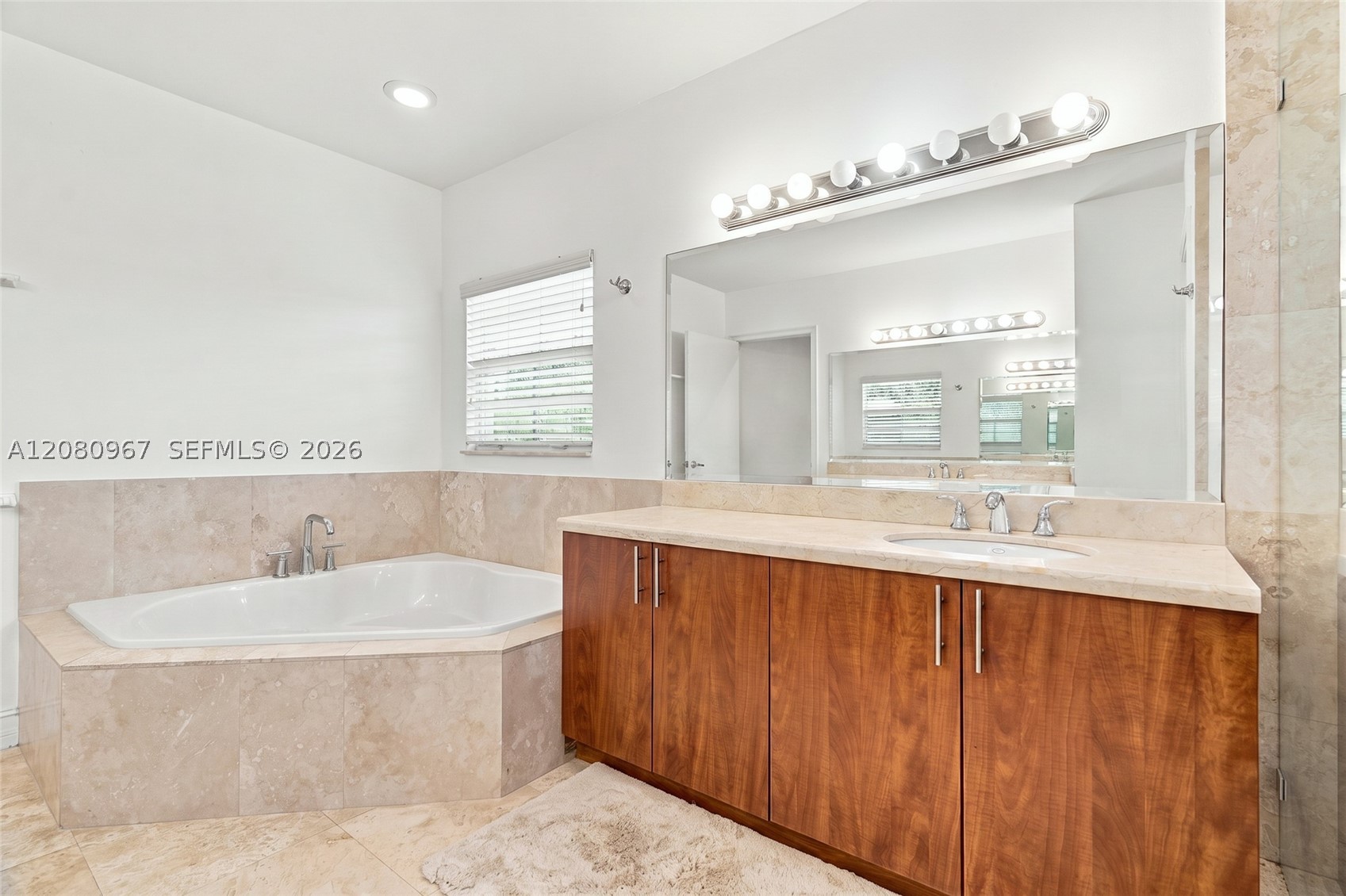 913 SW 8th St #2, Fort Lauderdale FL 33315