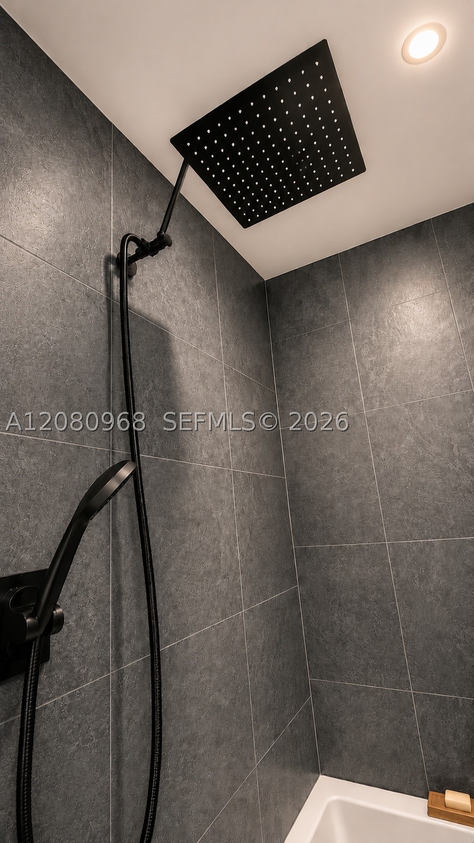 900 Biscayne Blvd #2112, Miami FL 33132
