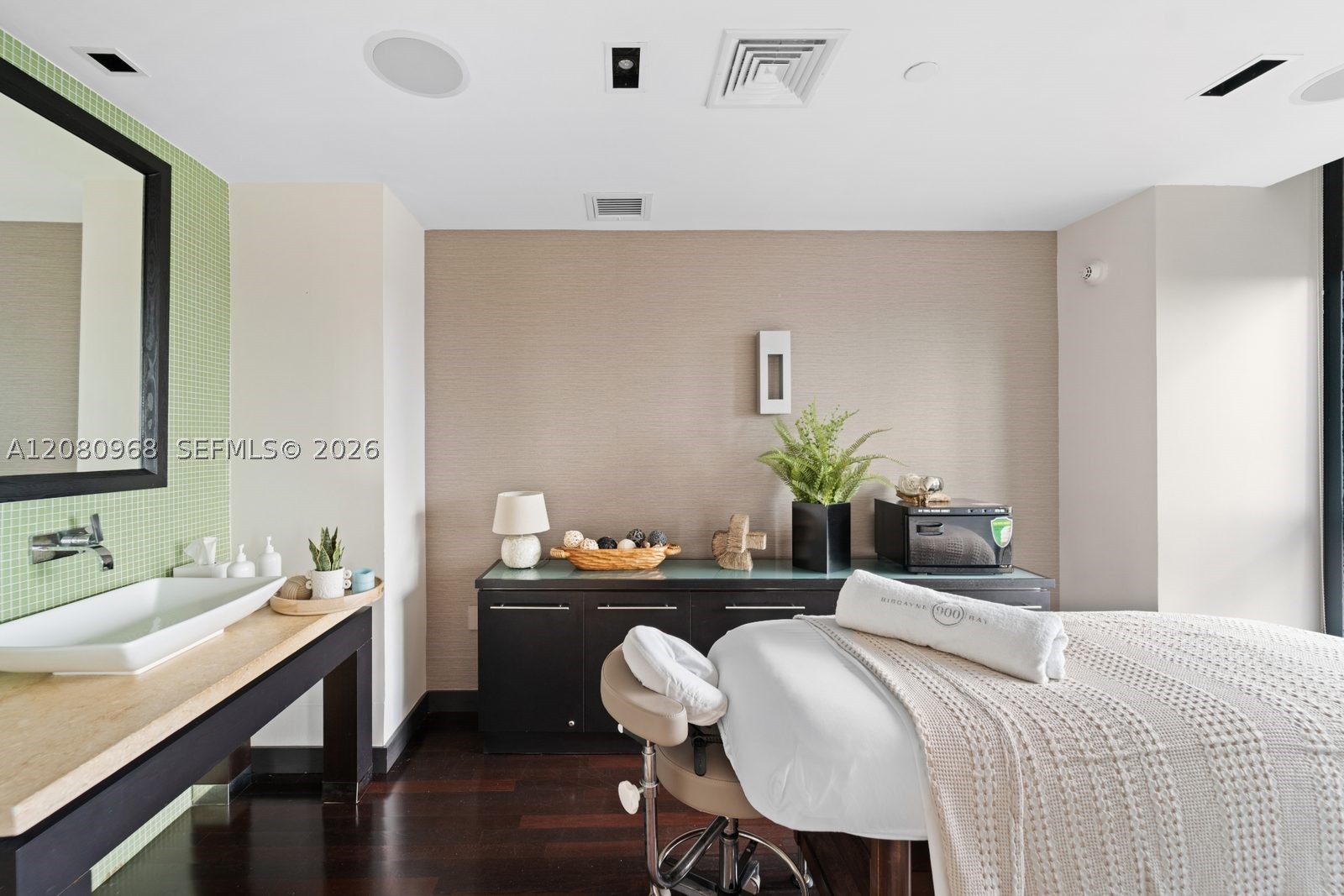 900 Biscayne Blvd #2112, Miami FL 33132
