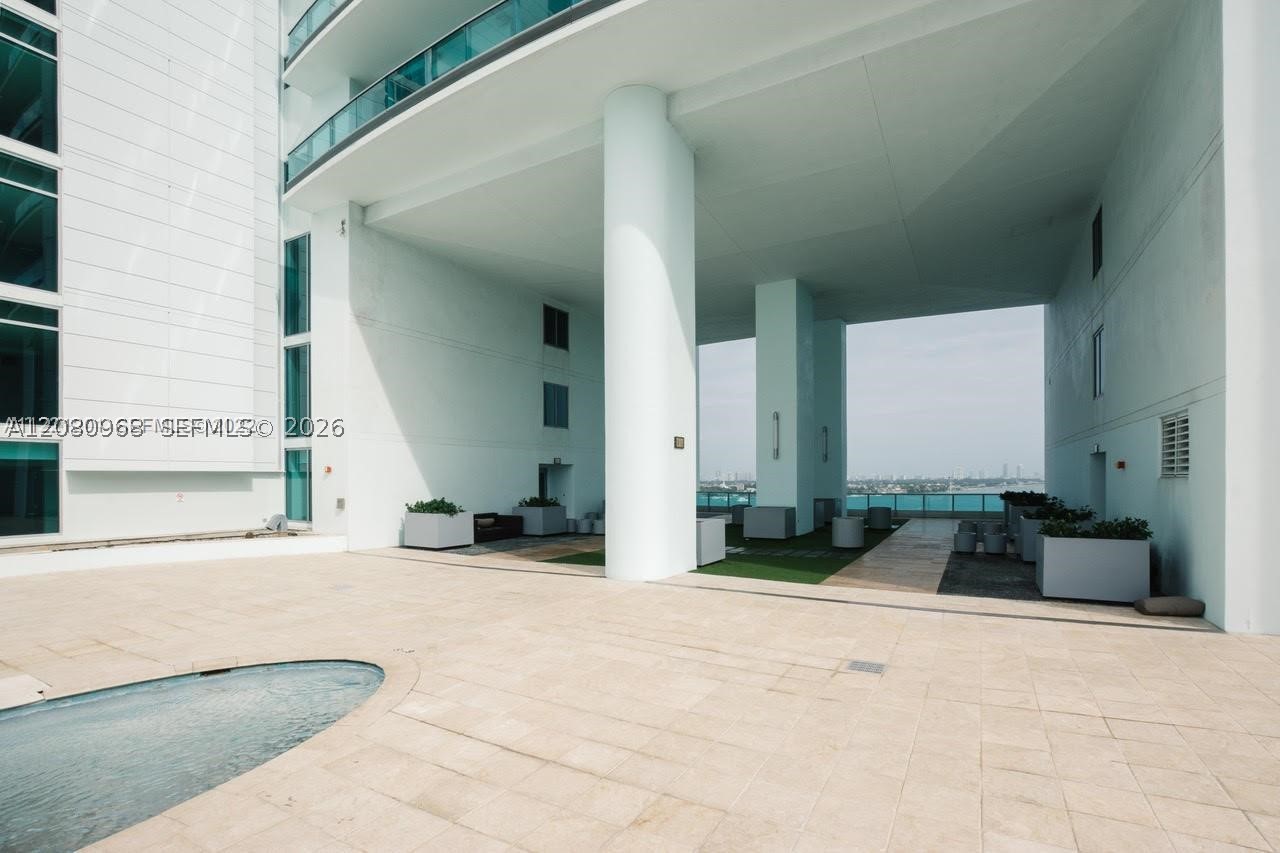 900 Biscayne Blvd #2112, Miami FL 33132
