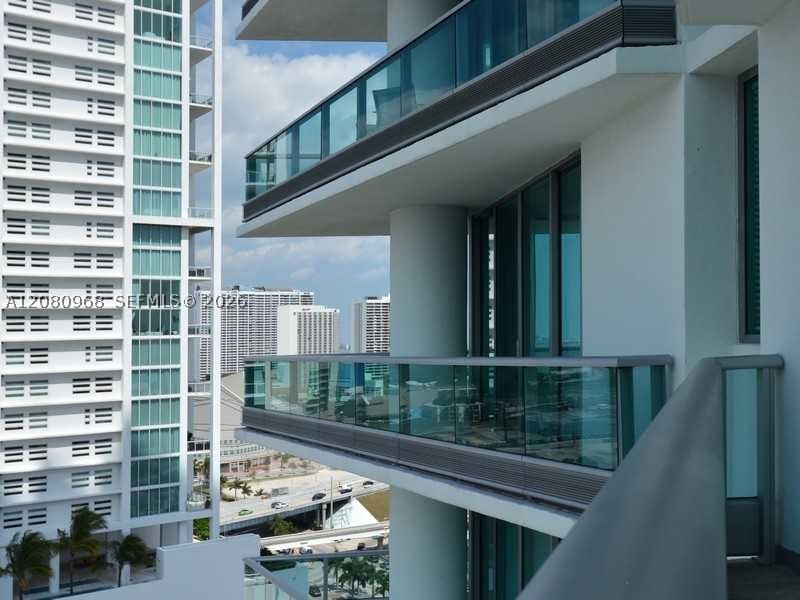 900 Biscayne Blvd #2112, Miami FL 33132