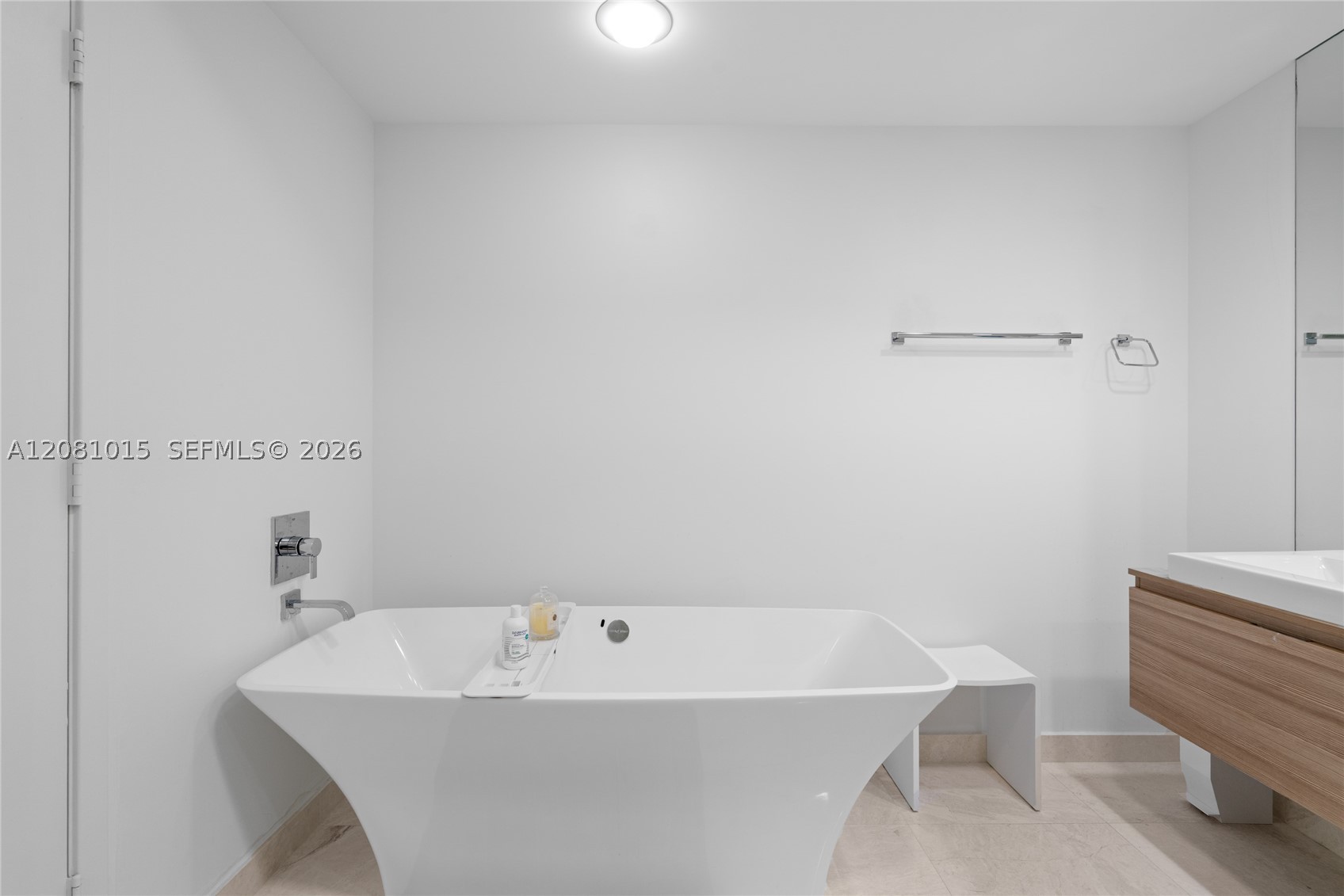 17111 Biscayne Blvd #402, North Miami Beach FL 33160