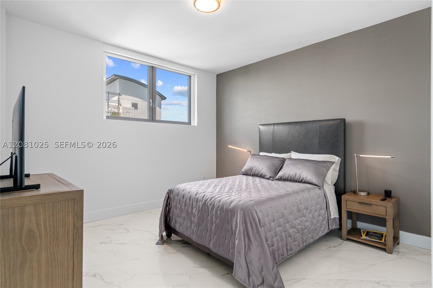17111 Biscayne Blvd #402, North Miami Beach FL 33160