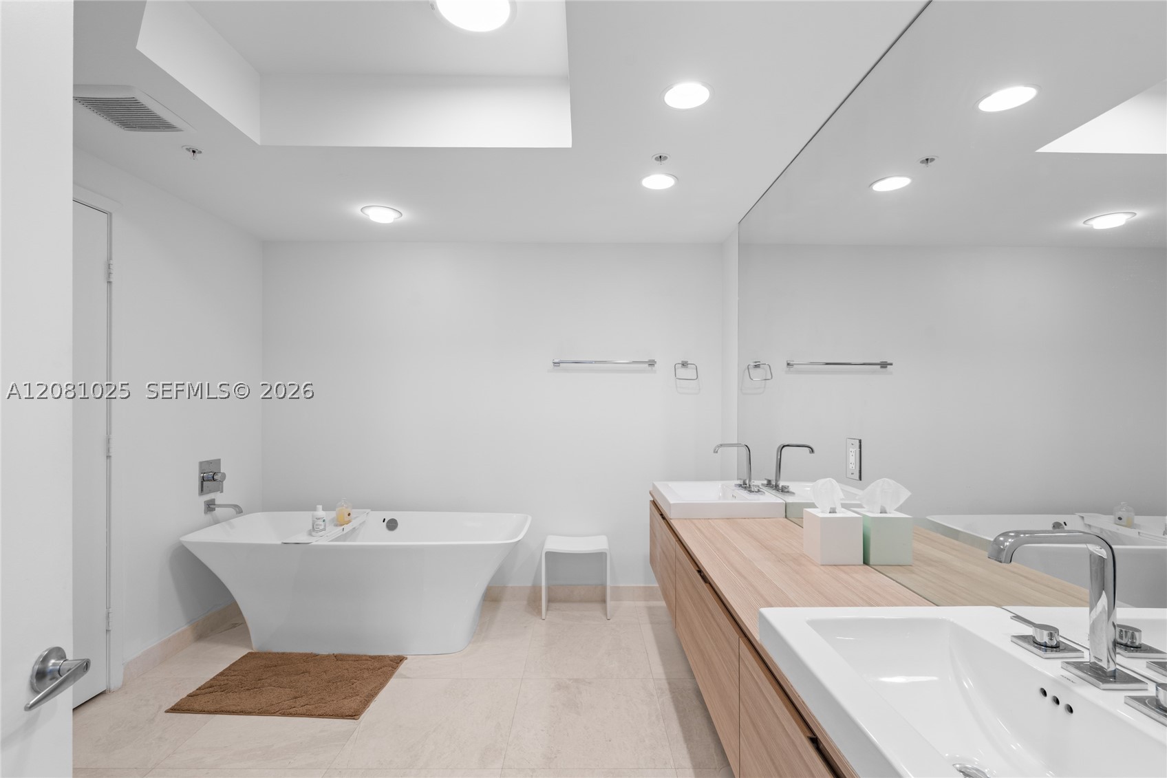 17111 Biscayne Blvd #402, North Miami Beach FL 33160