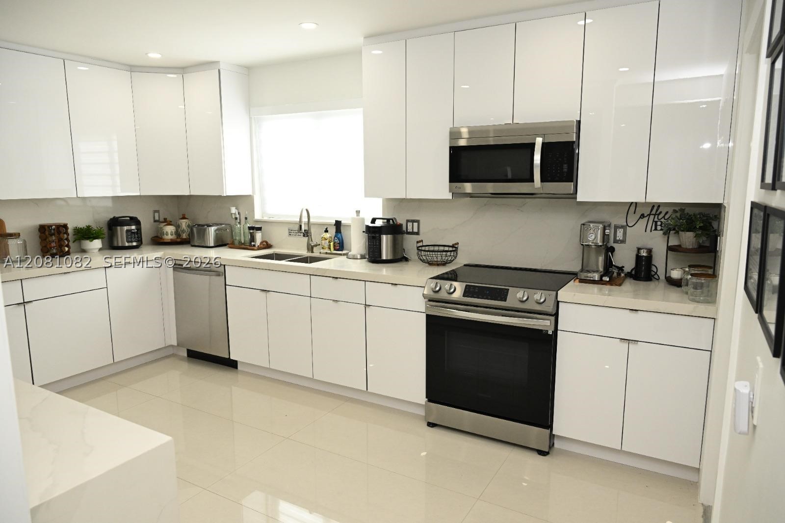 850 W 51st Pl, Hialeah FL 33012