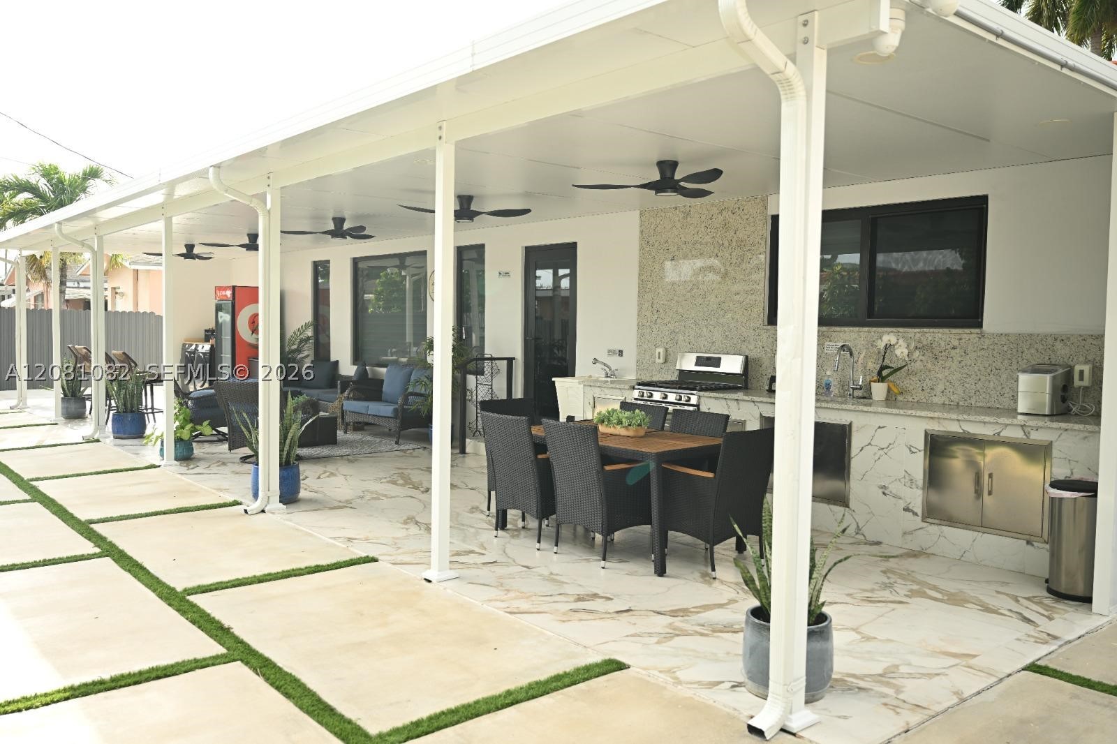 850 W 51st Pl, Hialeah FL 33012