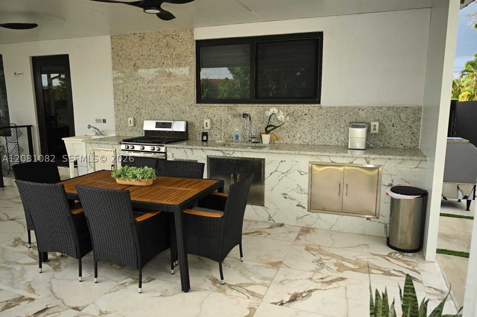 850 W 51st Pl, Hialeah FL 33012