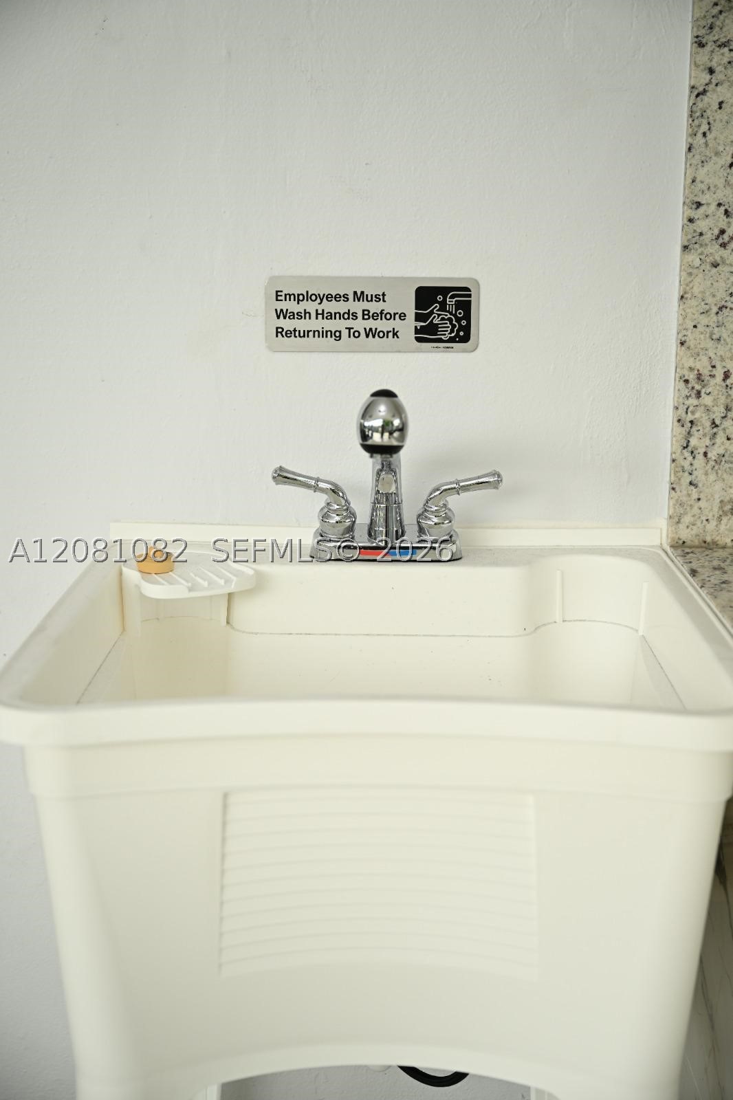 850 W 51st Pl, Hialeah FL 33012