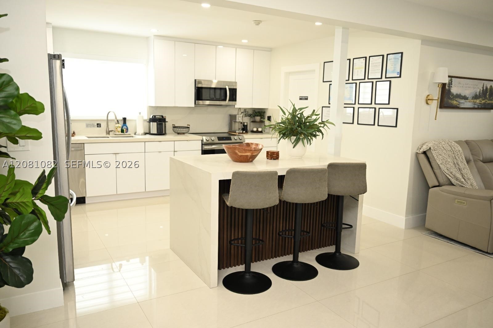 850 W 51st Pl, Hialeah FL 33012