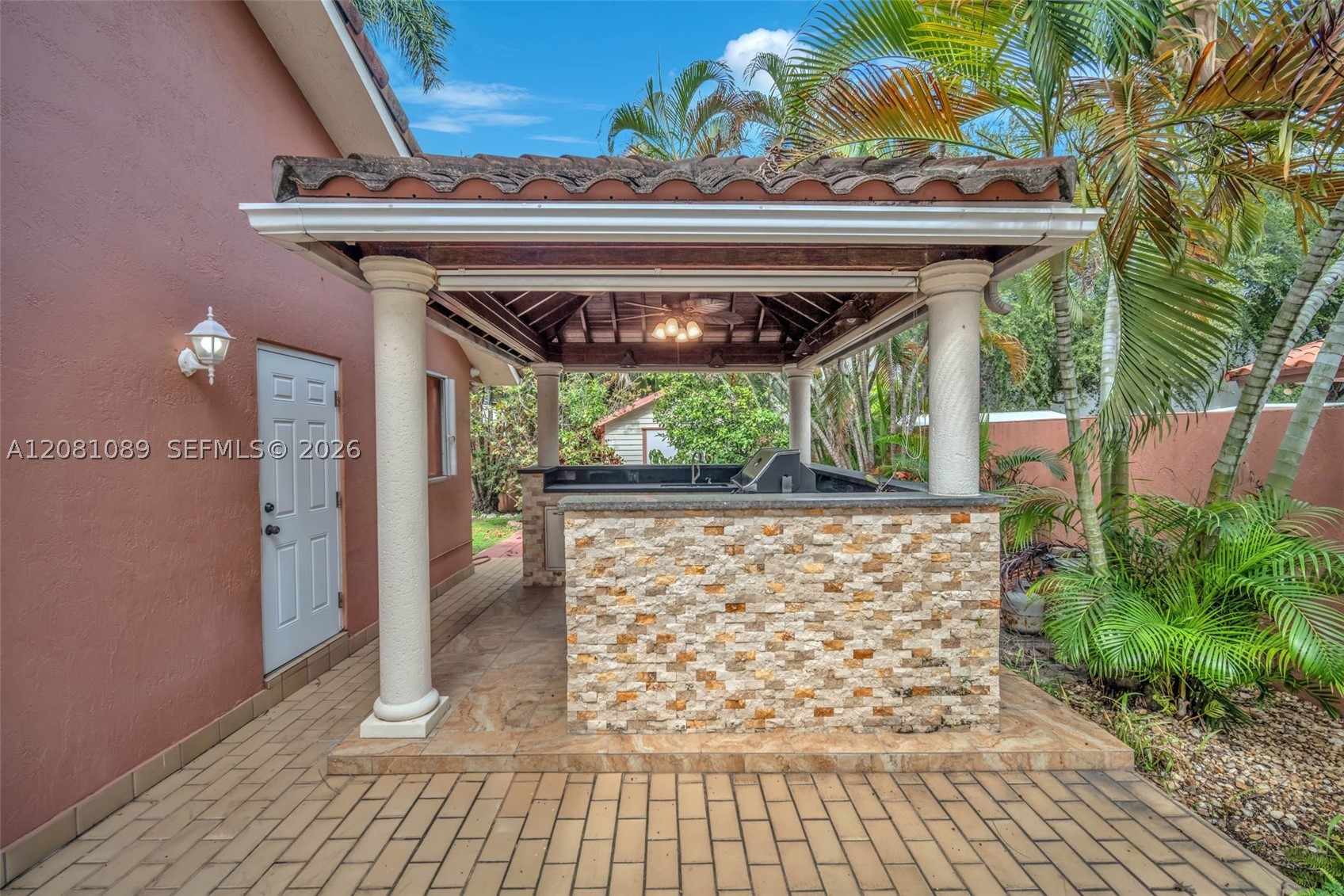 10485 NW 132nd St, Hialeah Gardens FL 33018