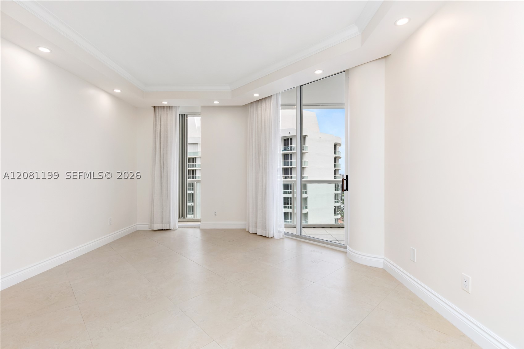 21150 Point PL #LPH 2902, Aventura FL 33180