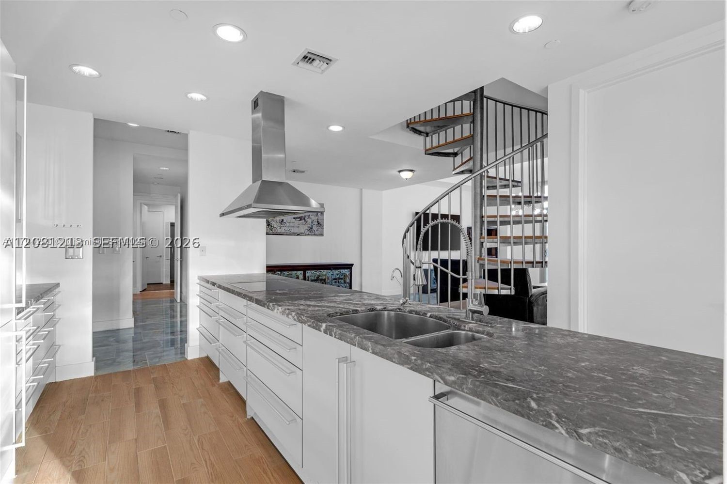 201 Aqua Ave #PH4, Miami Beach FL 33141