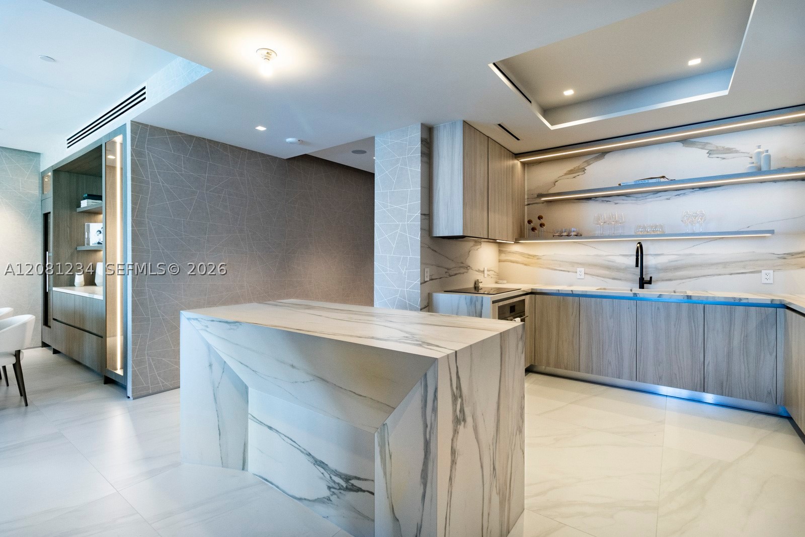 100 S Pointe Dr #2409, Miami Beach FL 33139