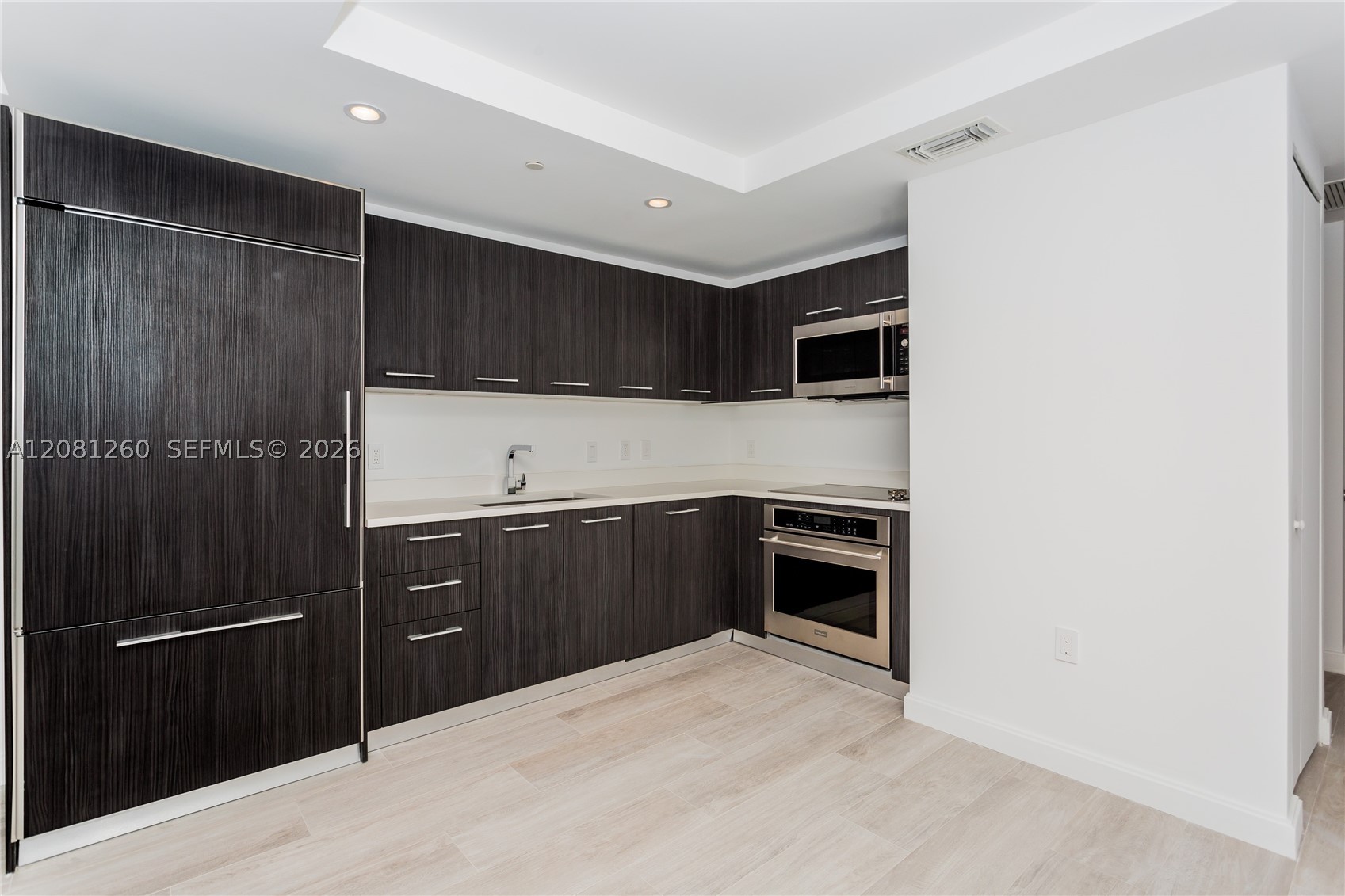 45 SW 9th St #3204, Miami FL 33130