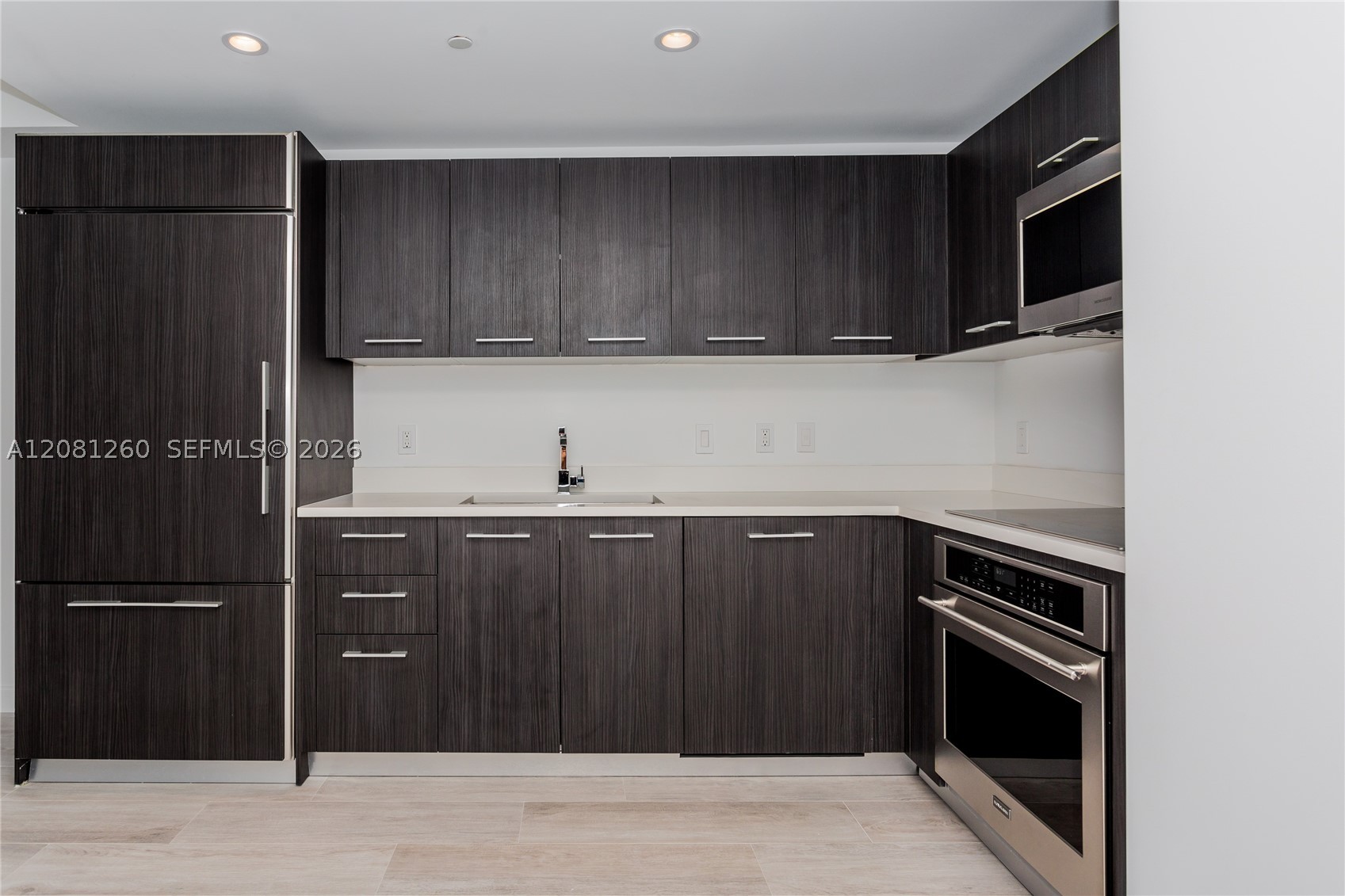 45 SW 9th St #3204, Miami FL 33130