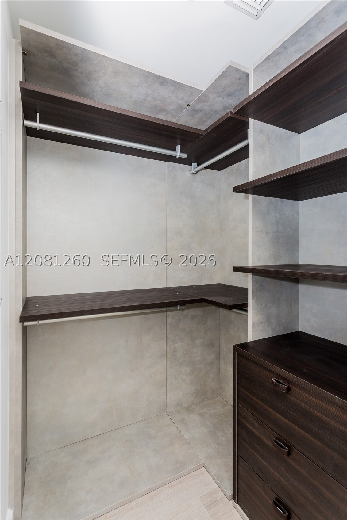 45 SW 9th St #3204, Miami FL 33130
