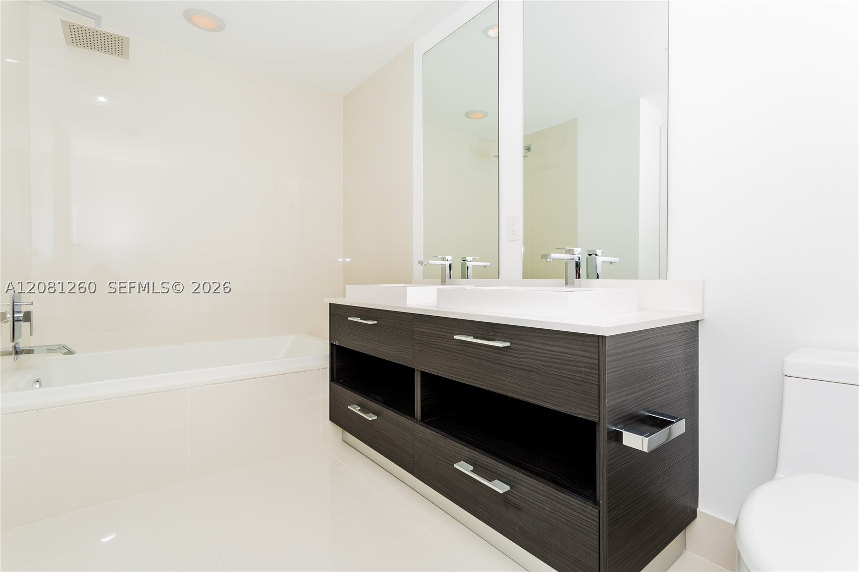 45 SW 9th St #3204, Miami FL 33130