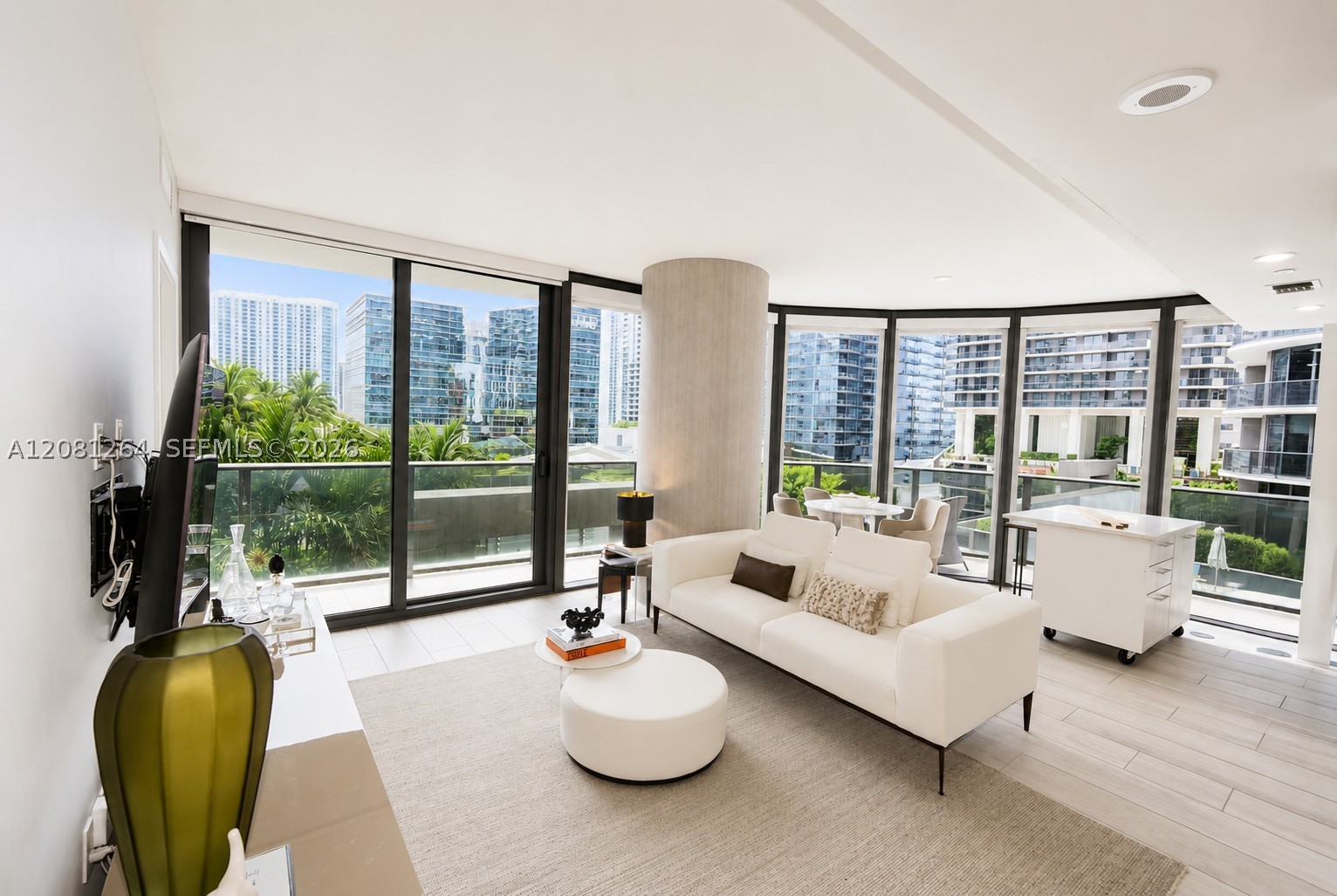 55 SW 9th St #1001, Miami FL 33130