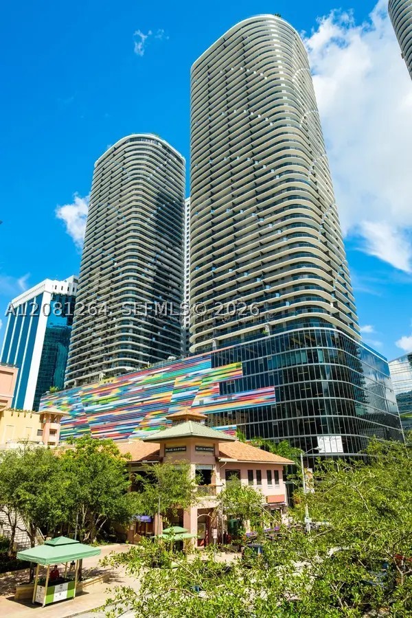 55 SW 9th St #1001, Miami FL 33130