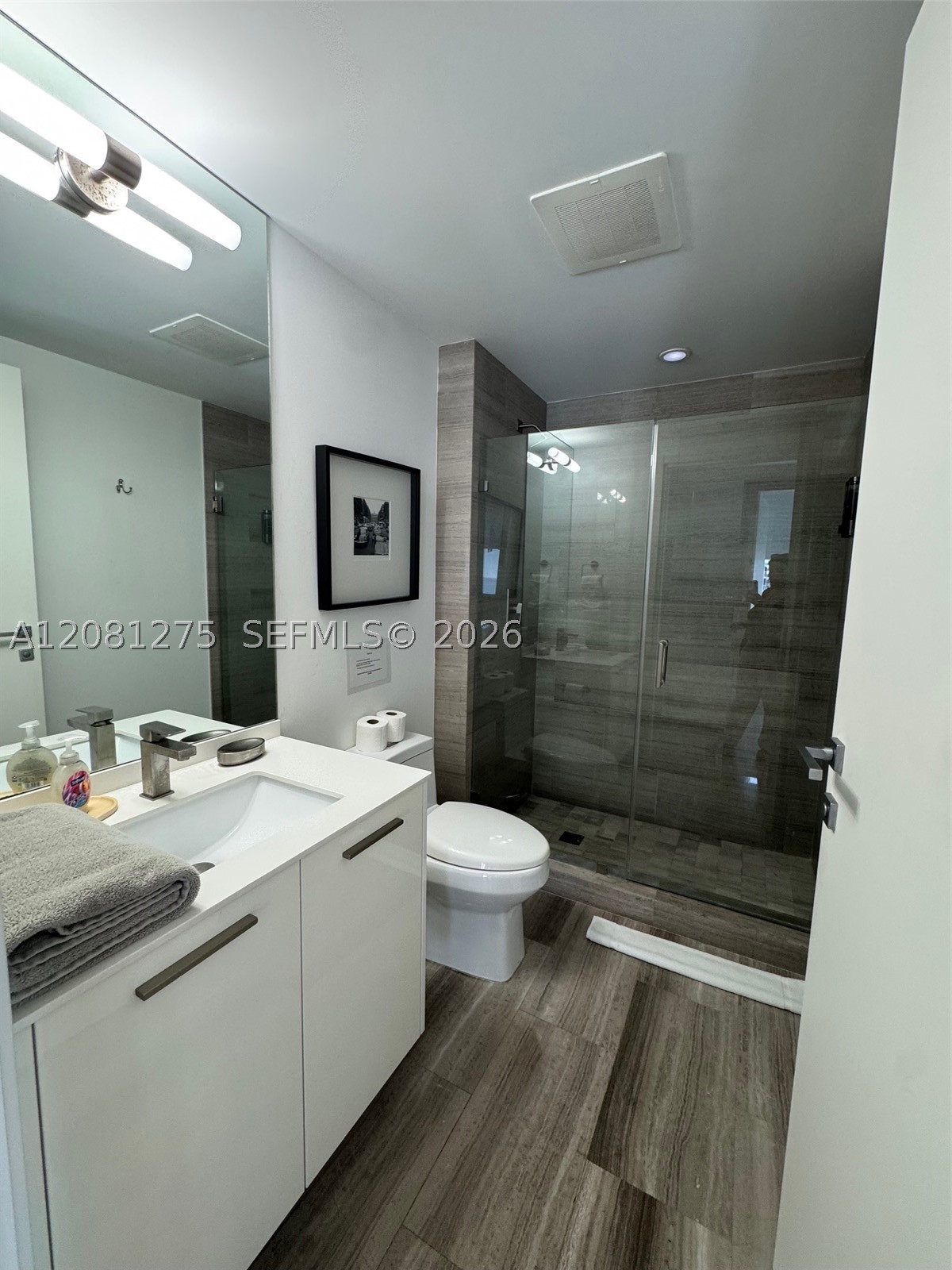 1300 Brickell Bay Dr #2610, Miami FL 33131