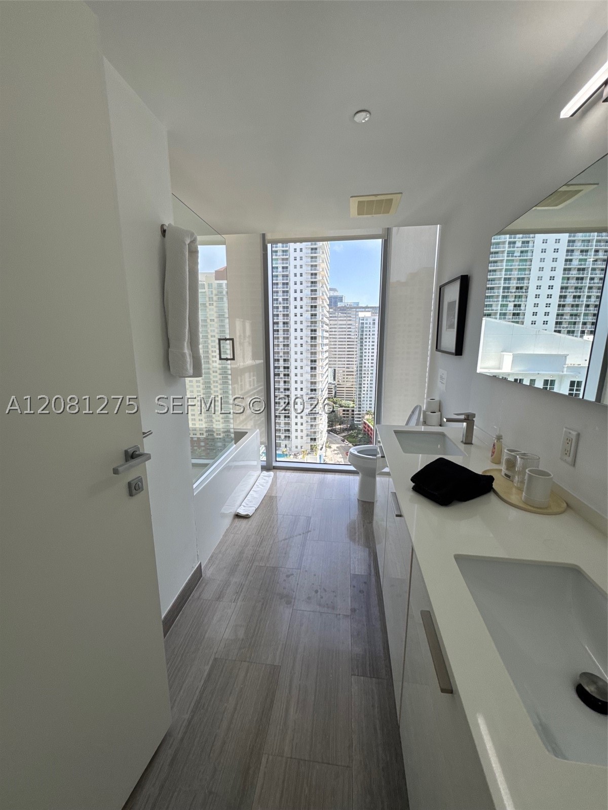 1300 Brickell Bay Dr #2610, Miami FL 33131